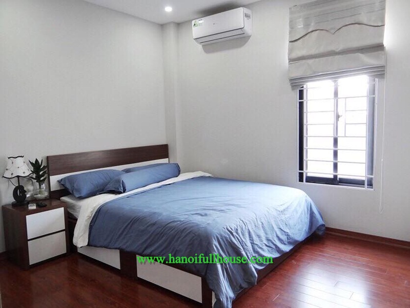 Cho thuê căn hộ dịch vụ mới, nhiều ánh sáng, giá rẻ 300$/tháng ở Ba Đình