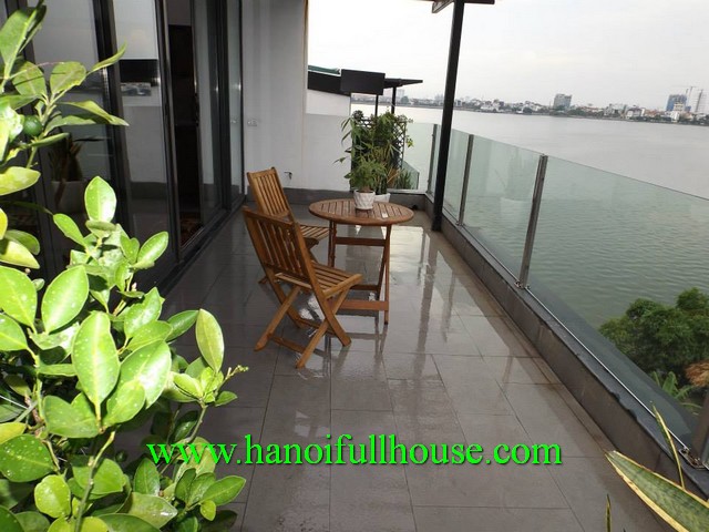 Căn hộ cao cấp, đầy đủ nội thất, view Hồ Tây, ban công đẹp cho thuê