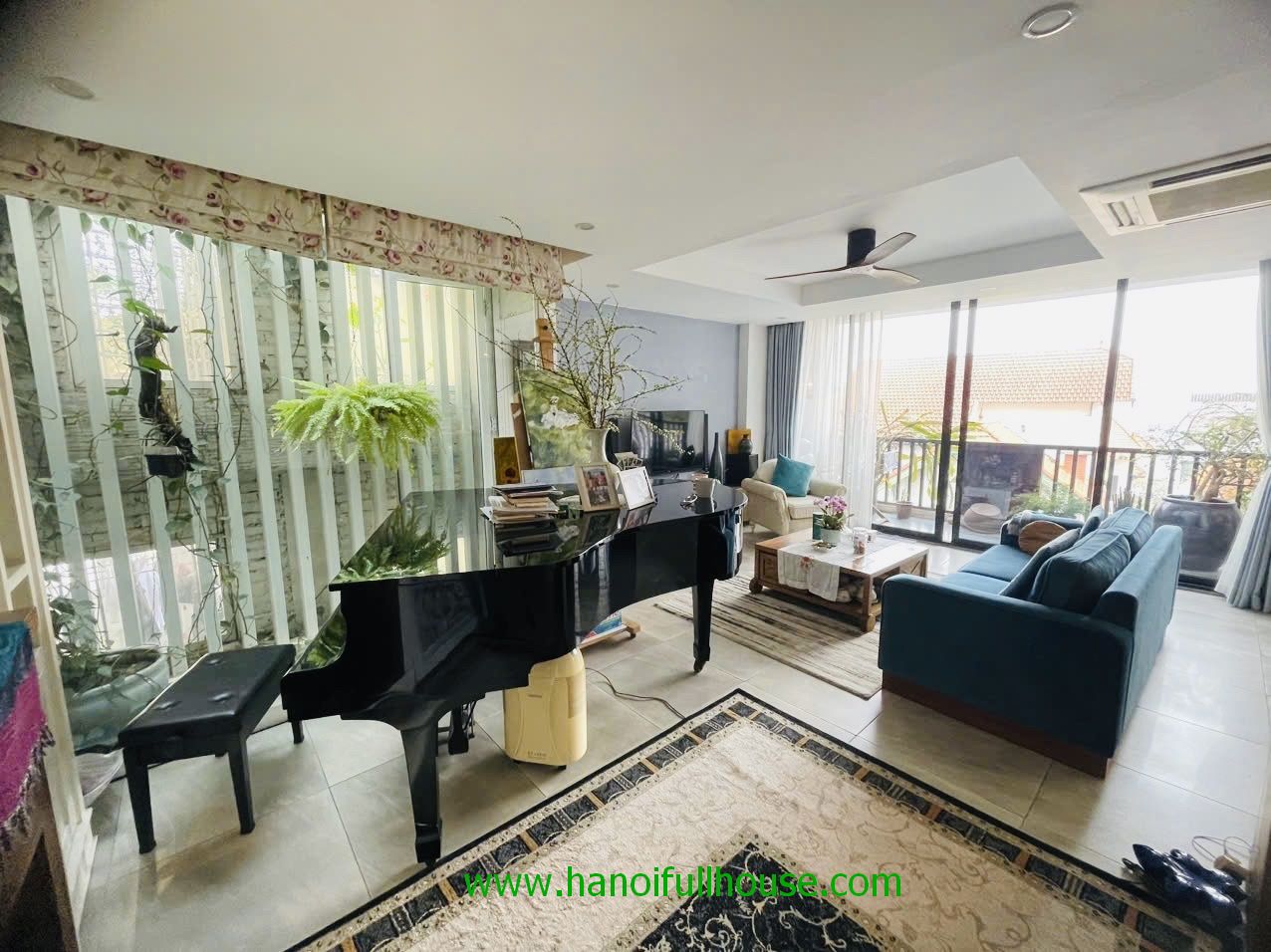 2 Bedroom apartment with lake view, nice balcony on Xuan Dieu str