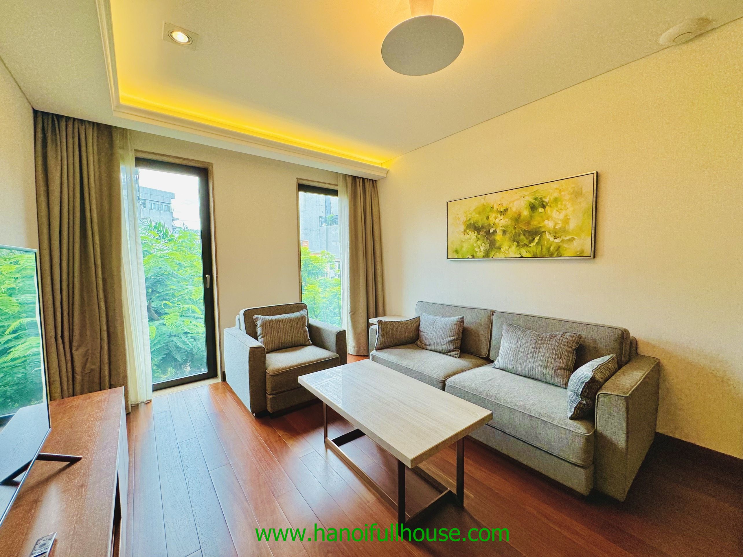 Căn hộ 1 phòng ngủ hiện đại, mới ở Trúc Bạch cho thuê