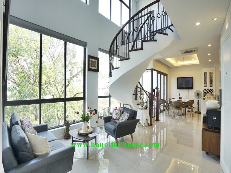 Căn hộ duplex sang trọng, nhiều ánh sáng cho thuê ở Võng Thị, quận Tây Hồ