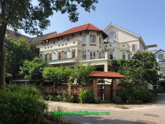 Welcome to Ha Noi Housing. A beautiful villa, big yard, garden and pool