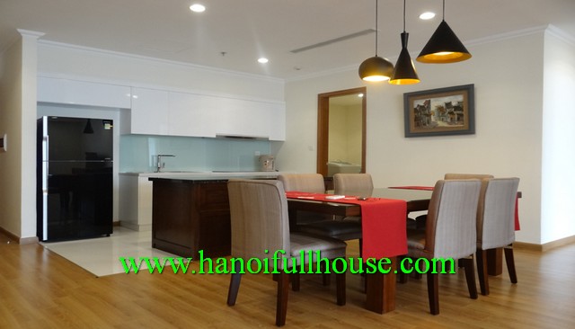 Hanoi Vincom Nguyen Chi Thanh- three bedroom apartment for rent