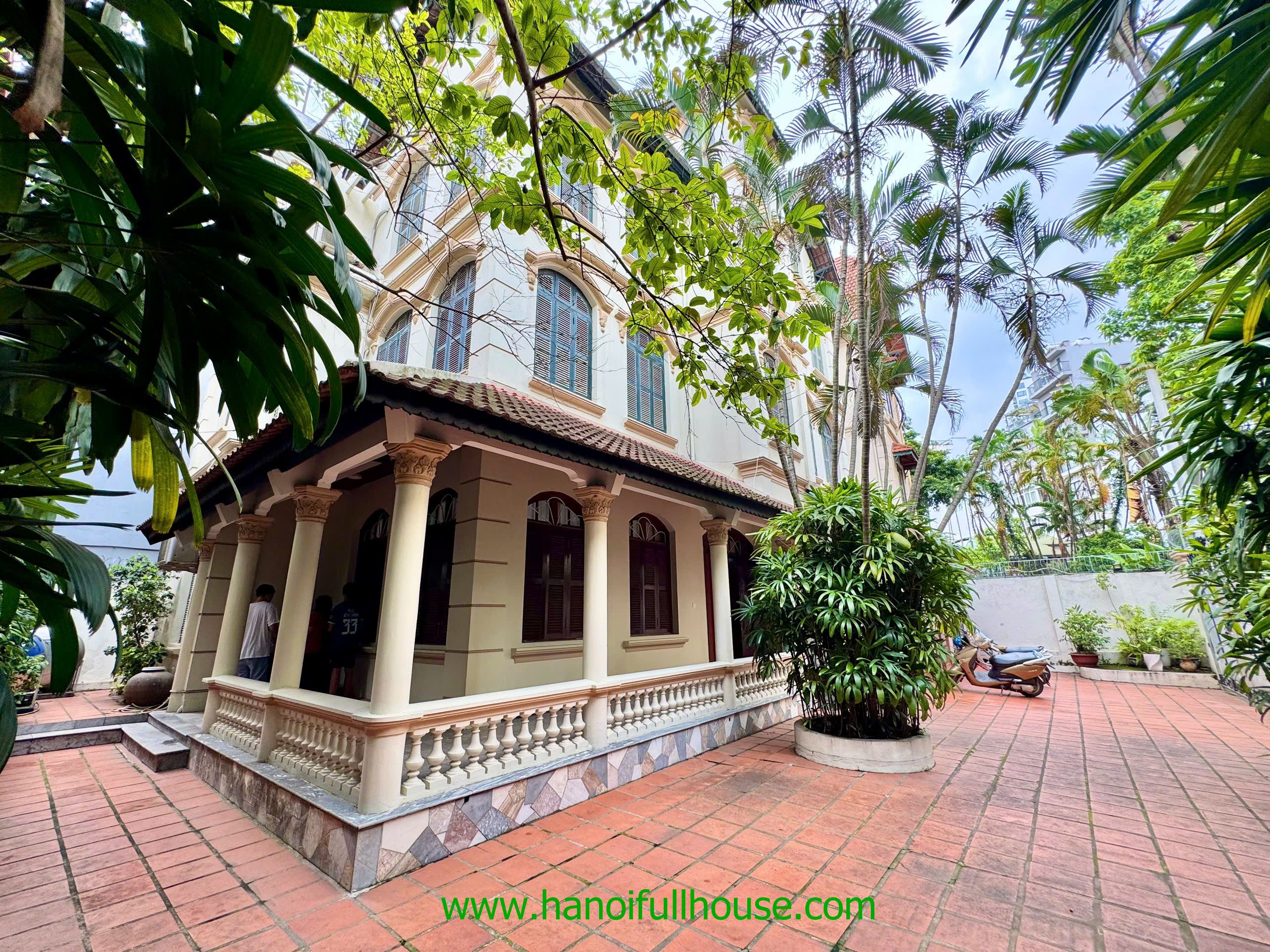 Garden Villa with 4 bedrooms in Tay Ho for rent