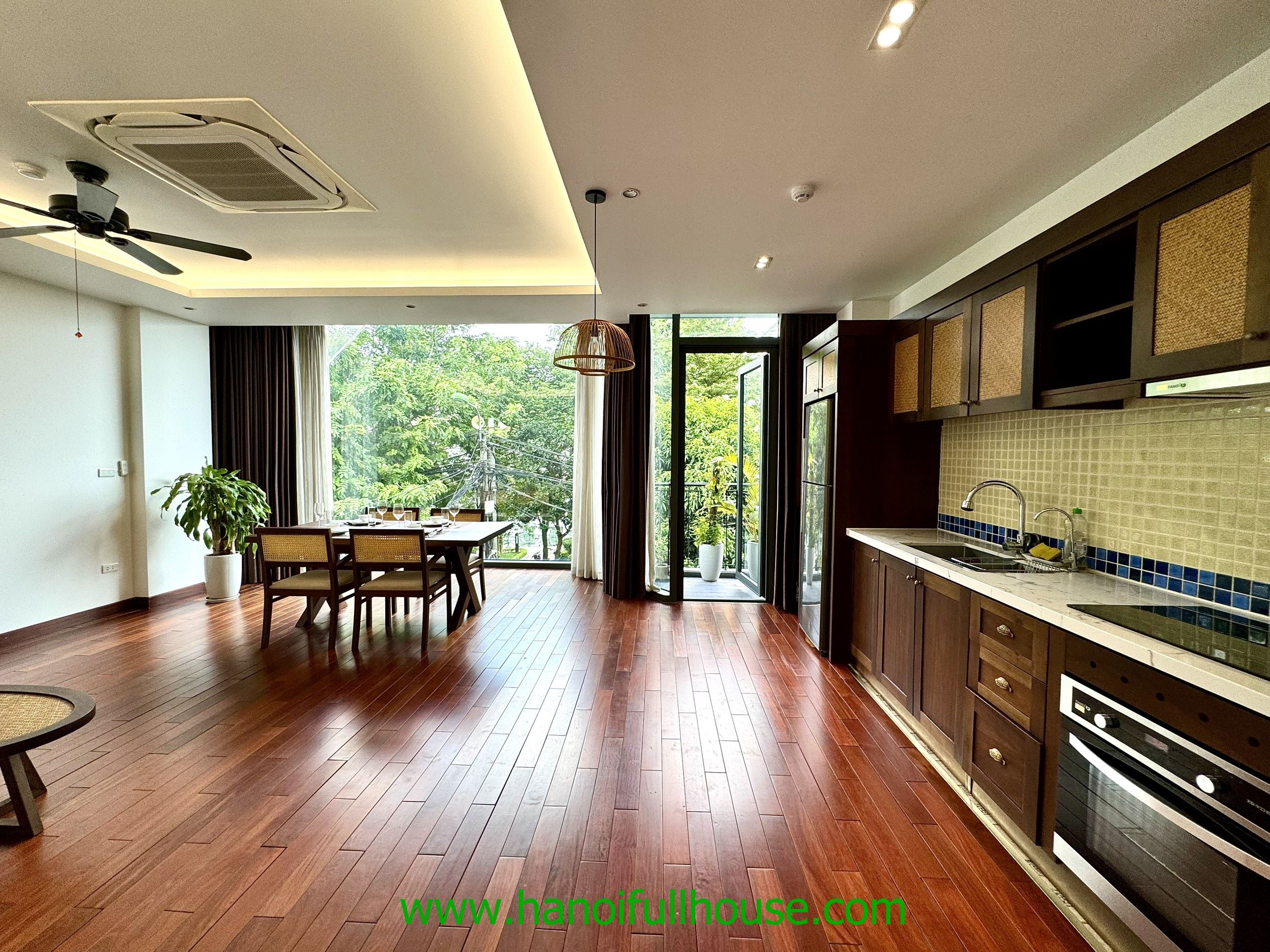 Căn hộ 2 phòng ngủ, đủ đồ, view đẹp ở Từ Hoa cho thuê