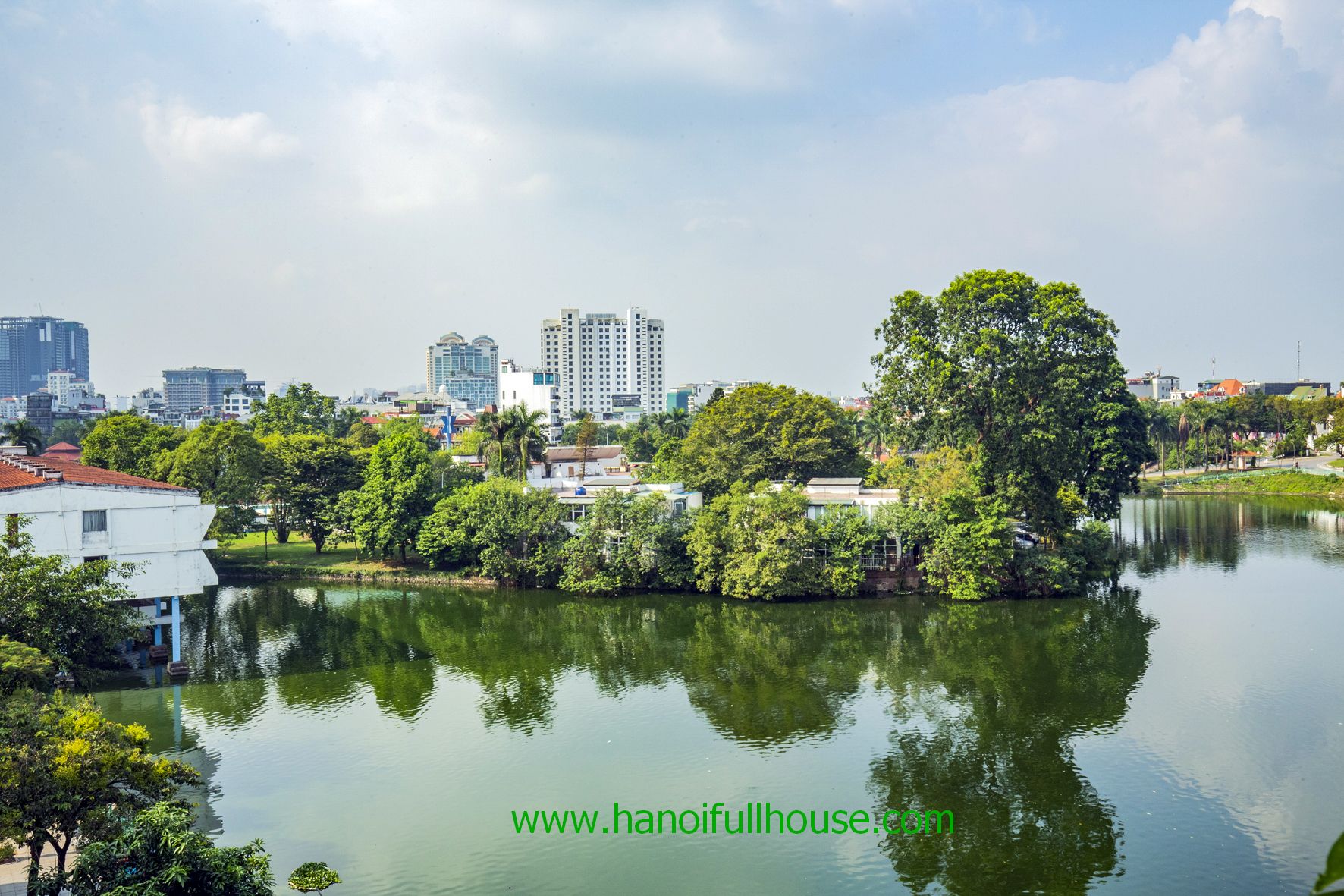 Lake view apartment with 2 bedrooms in Tay Ho for rent