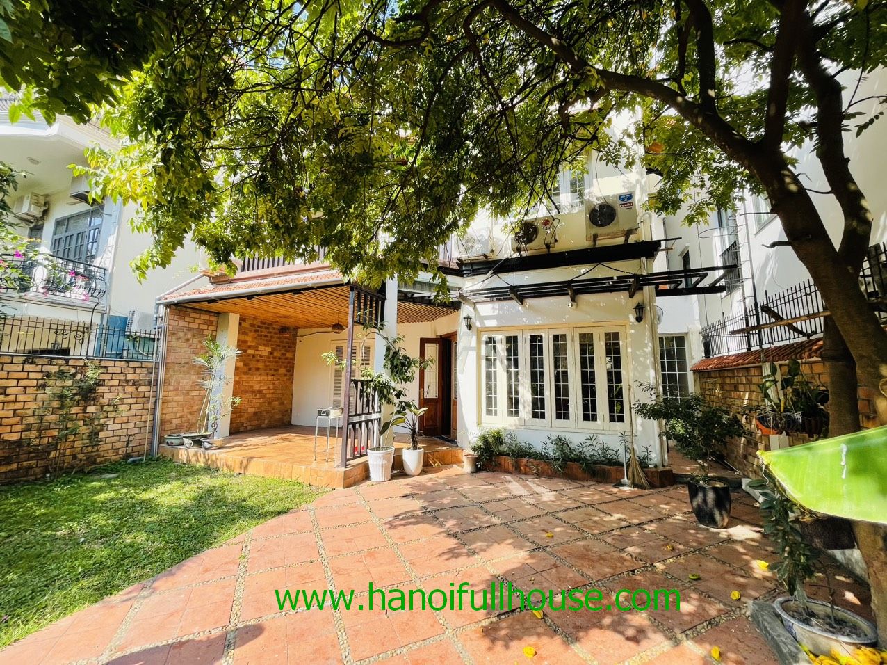 Garden house with 4 bedrooms in Tay Ho dist for lease