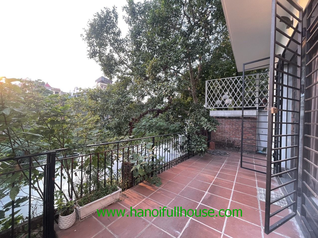Nice & cheap house 3 bedroom in Long Bien district, Ha Noi for Expats