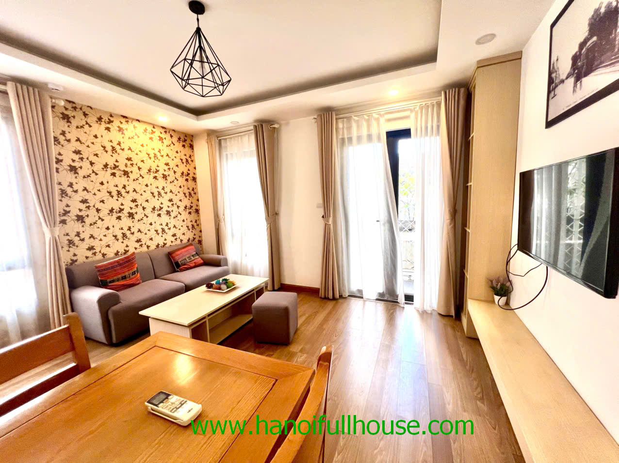 Căn hộ 2 phòng ngủ, đủ đồ, hiện đại ở Hai Bà Trưng cho thuê
