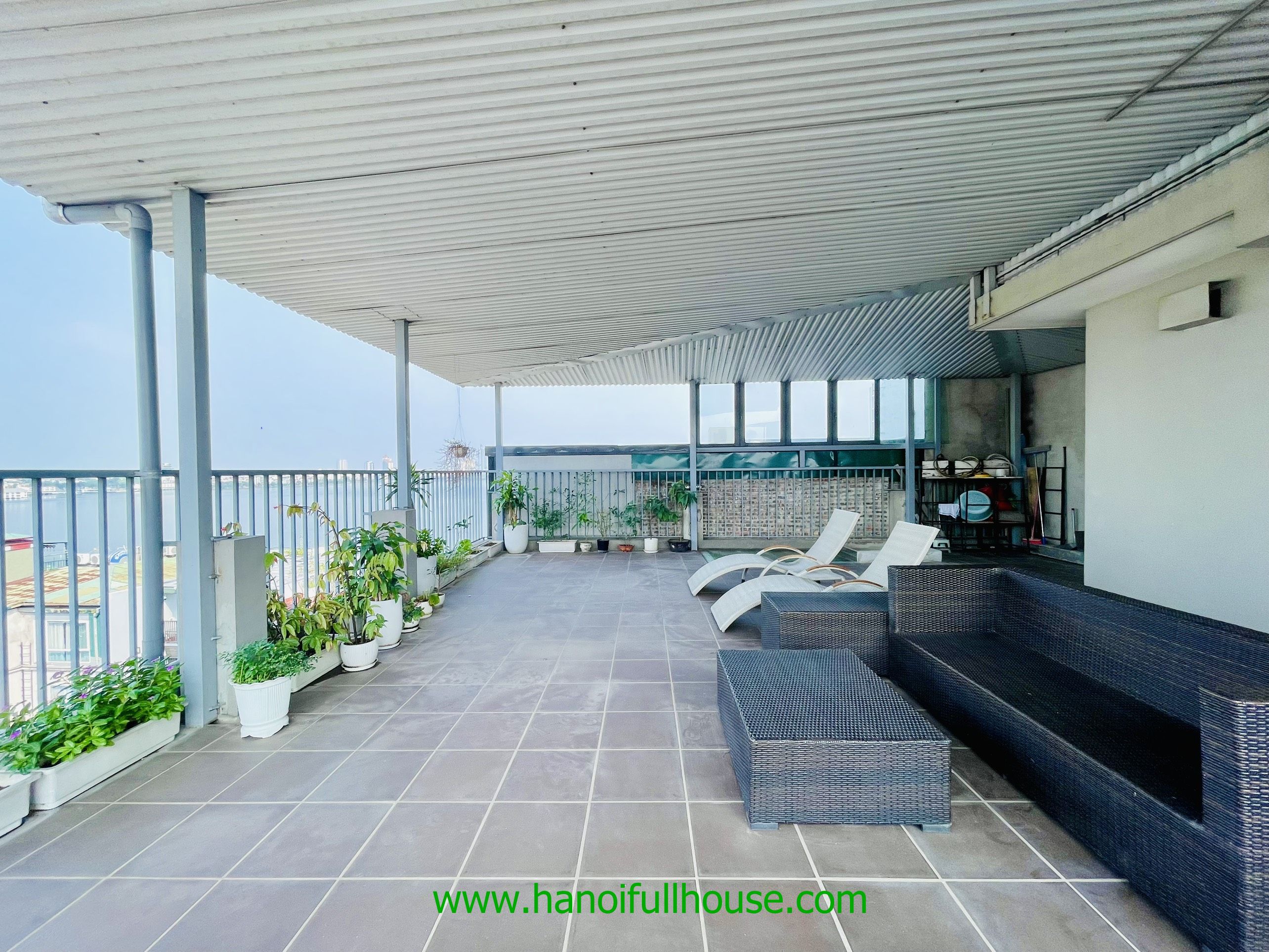 Serviced 2 bedroom apartment, modern in Tay Ho for rent