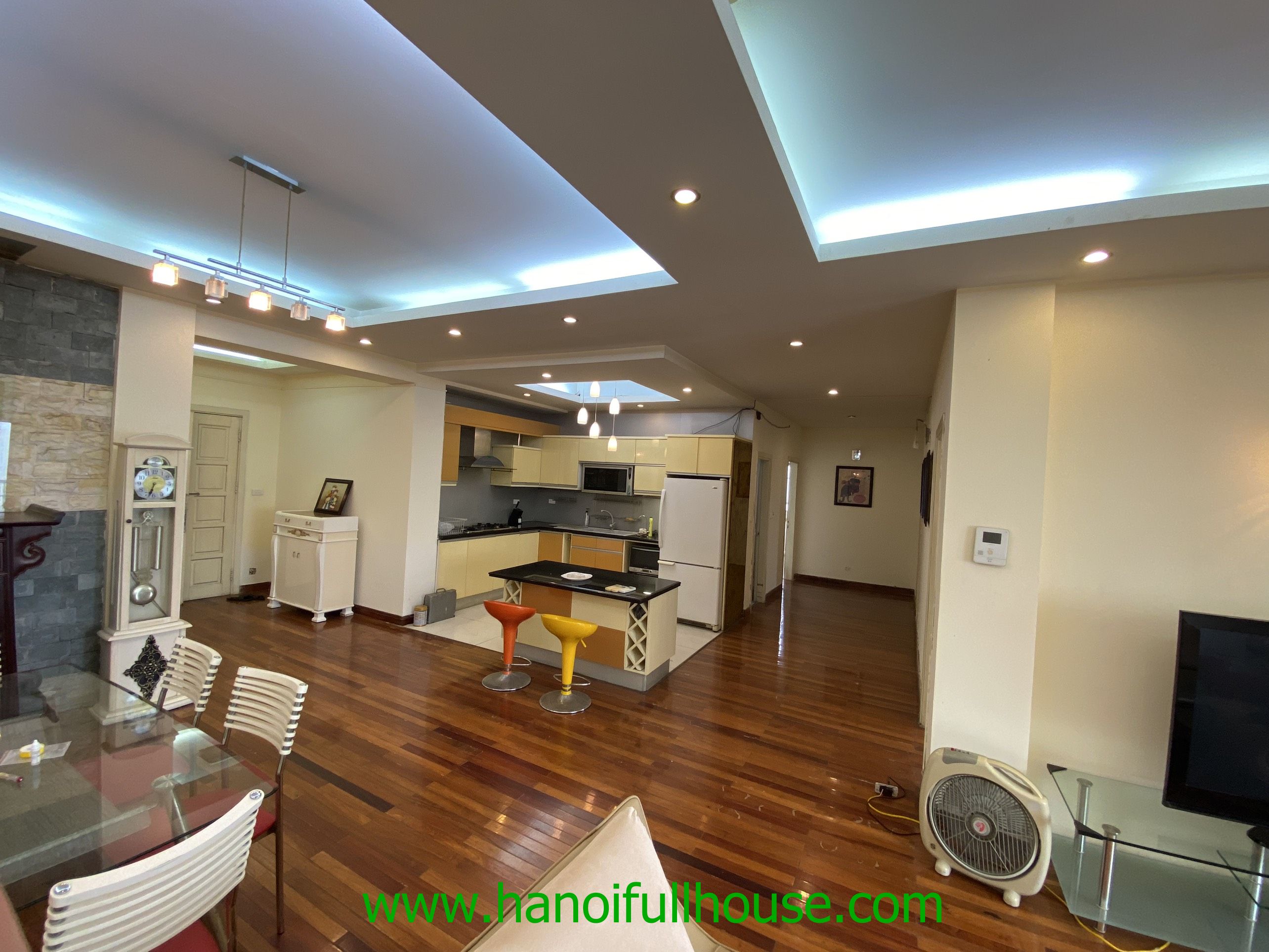 3 bedroom apartment for rent in 57 Lang Ha Building