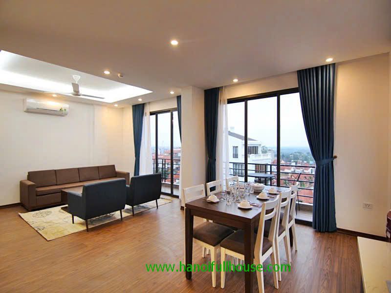 Căn hộ 2 phòng ngủ, hiện đại, ban công ở Tô Ngọc Vân cho thuê