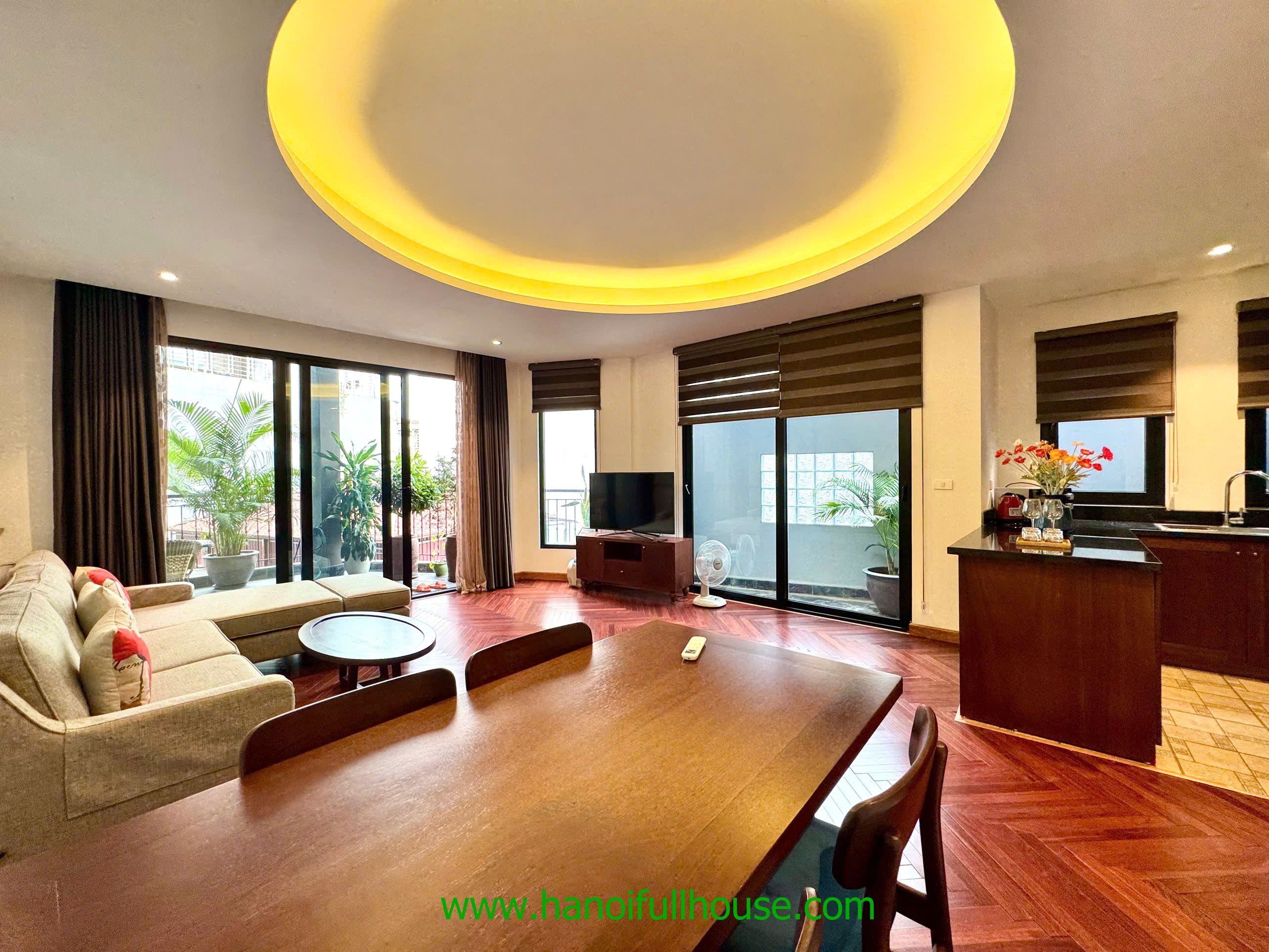 Căn hộ 2 phòng ngủ sáng, 2 ban công ở Tây Hồ cho thuê