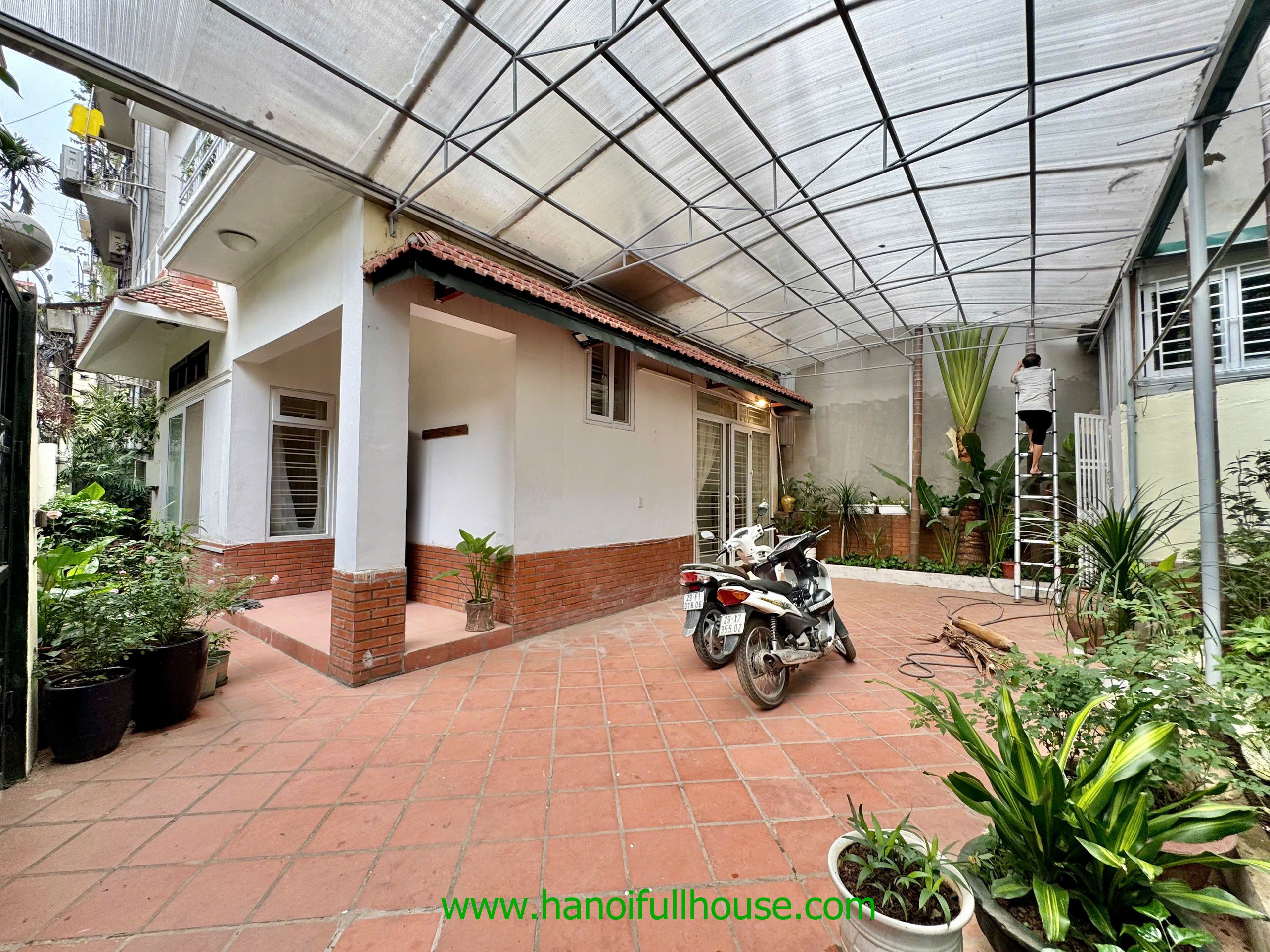 Renting house in Tay Ho with 3 bedrooms, lots of light, yard garden