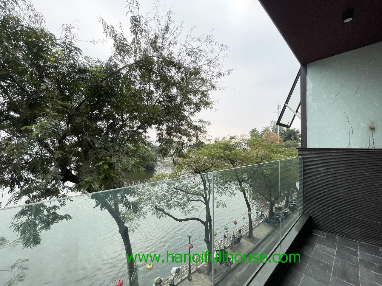 Căn hộ Duplex 2 phòng ngủ, view hồ, mới tinh cho thuê 