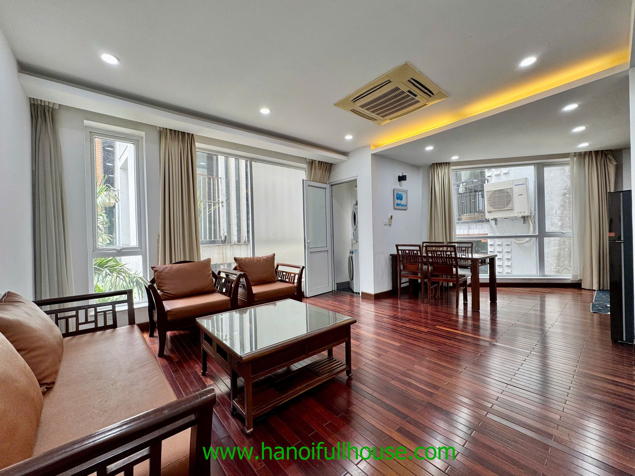 Căn hộ 2 phòng ngủ, nhiều ánh sáng, đủ dịch vụ ở Hồ Tây cho thuê