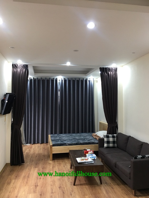 Lovely apartment in Van Chuong lane, Dong Da Dist, 2 bedrooms, nice balcony for rent.