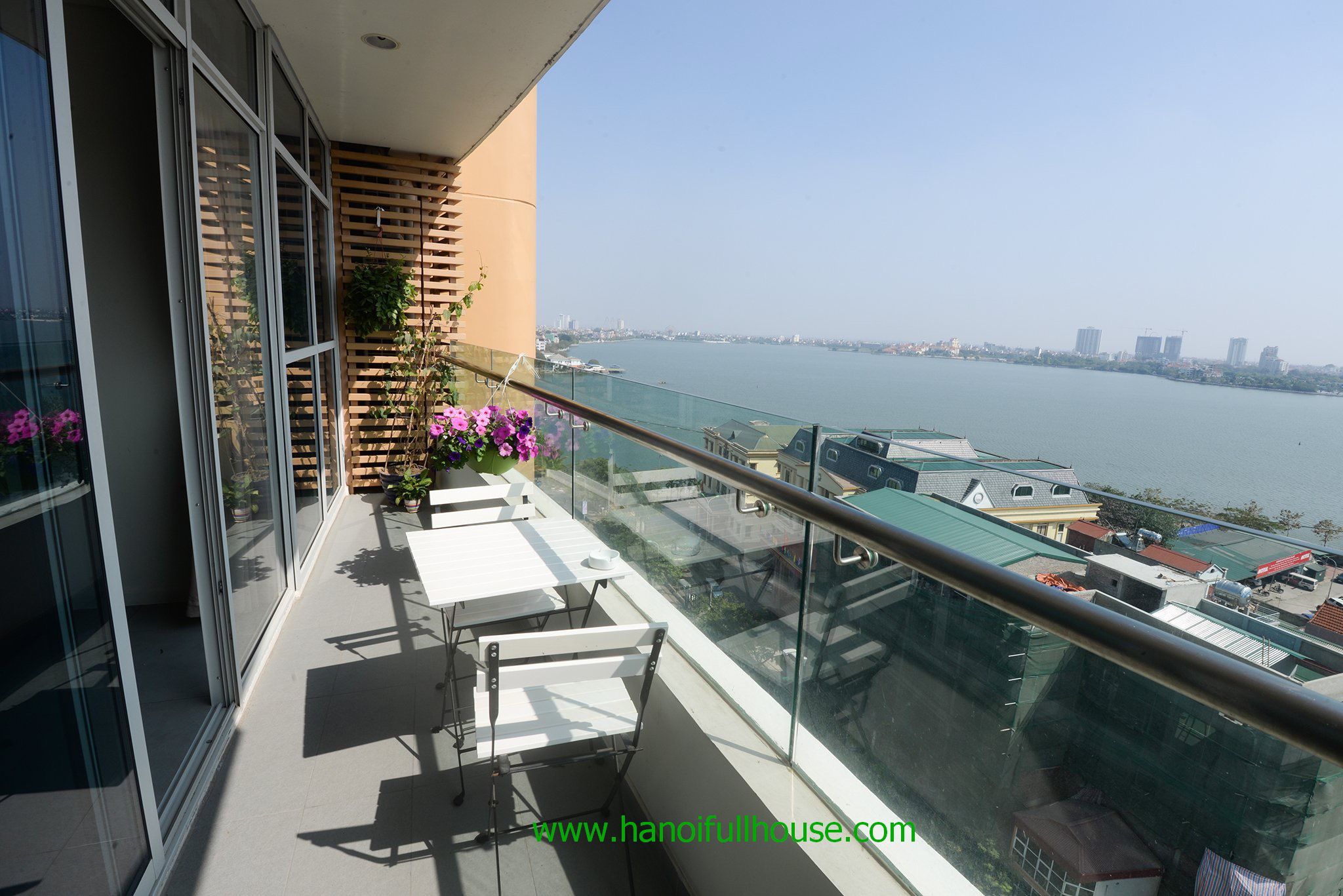 Very beautiful apartment with 2BRS, well-equipment in Watermark for rent 