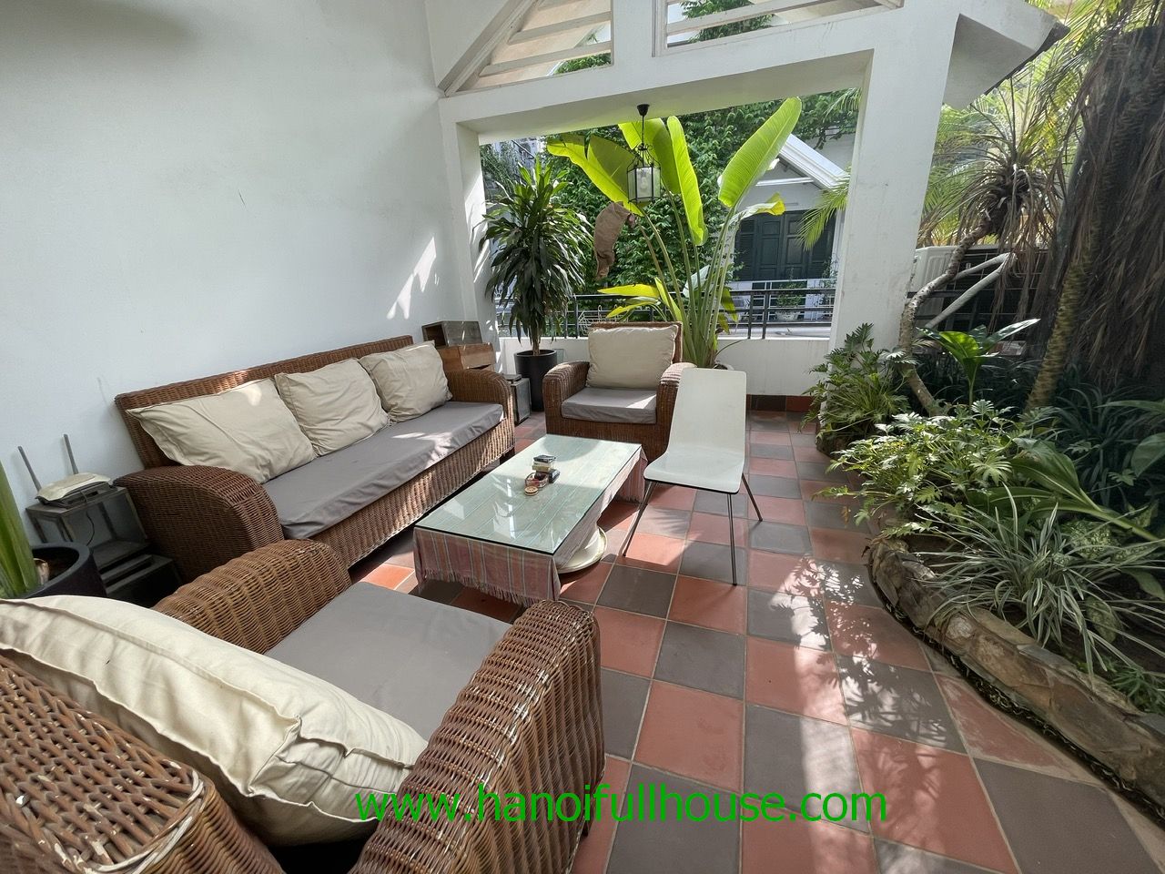 Beautiful 03 bedrooms house in Tay Ho, nice decor, garage close to the lake. 
