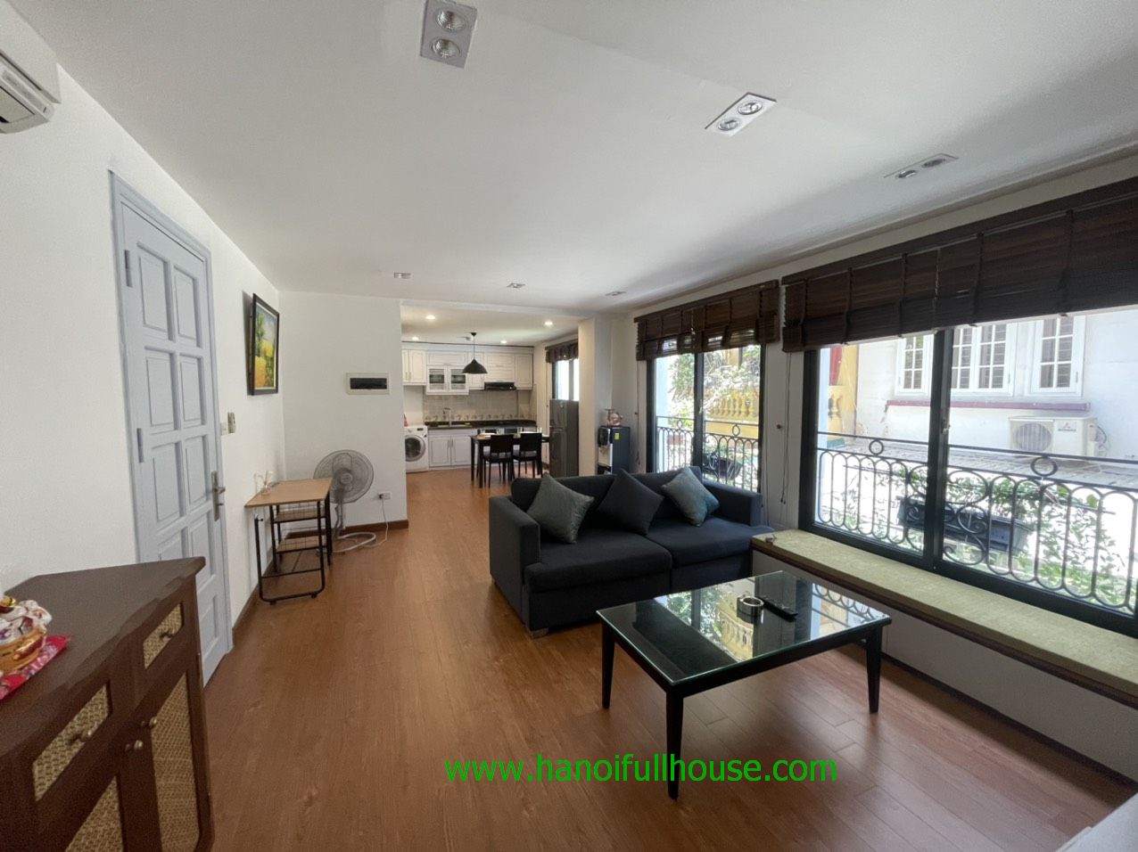 2 bedroom apartment with nice design and full service near West lake for rent 