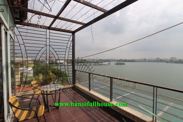 Cozy a 2 bedroom apartment on Nhat Chieu street, great balcony, lake view for rent.