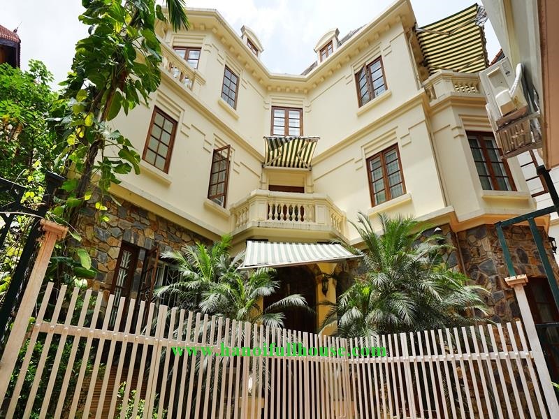 Luxurious gadern 5 bedrooms villa in To Ngoc Van, Tay ho dist for lease