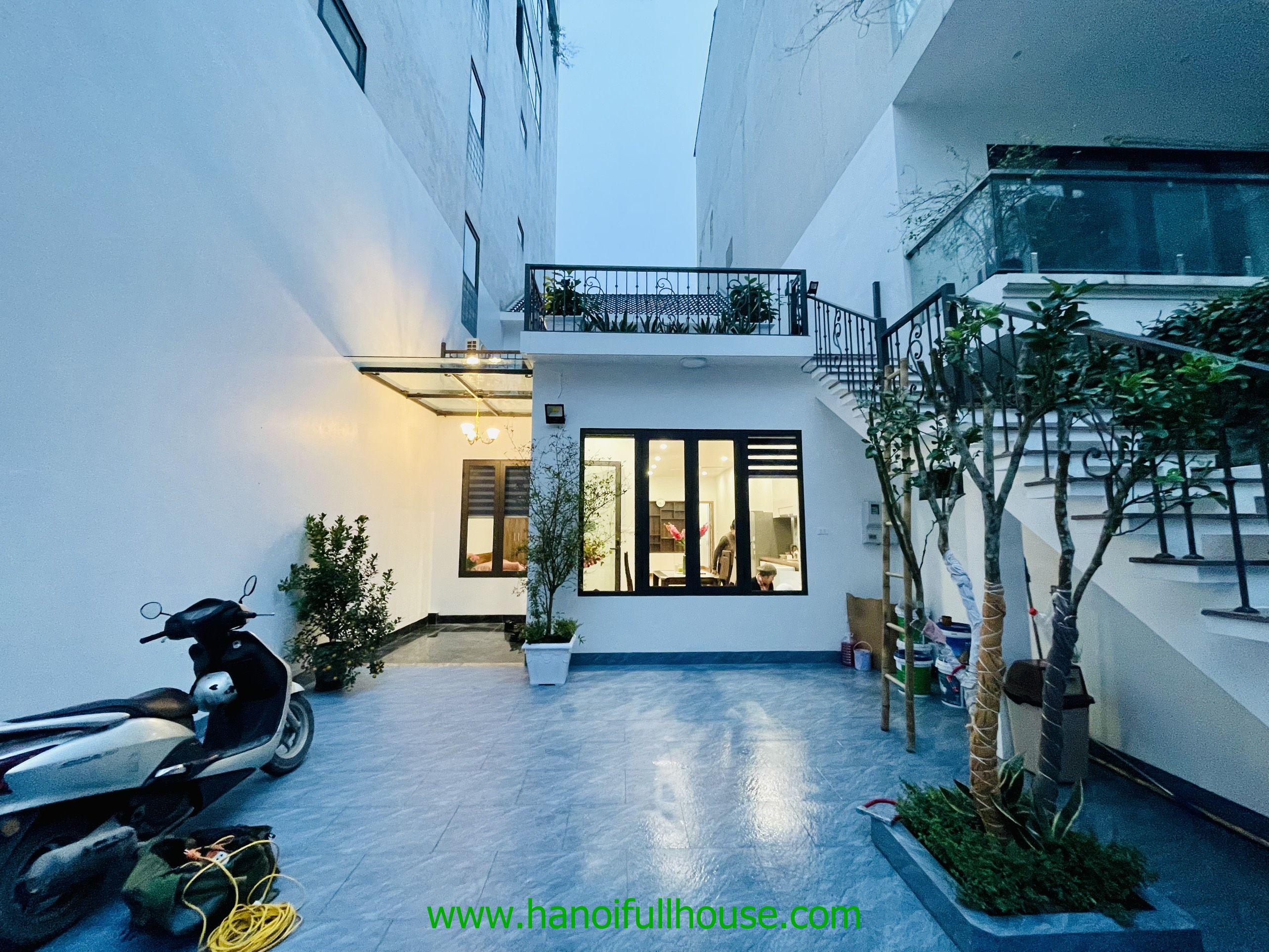 Modern house with 3 bedrooms, open view in Tay Ho for lease