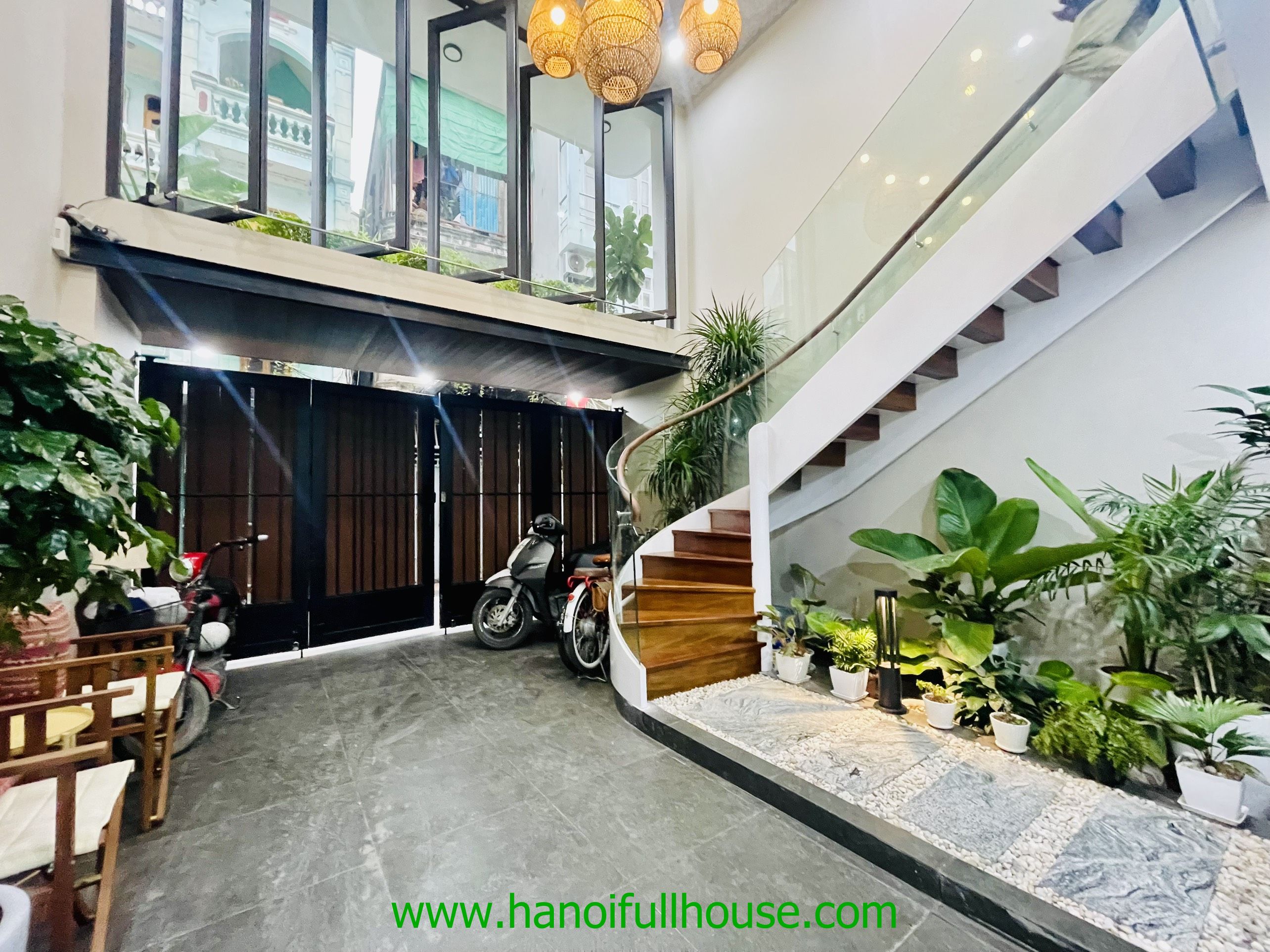 Căn hộ mới, nội thất sang trọng ở Tây Hồ cho thuê