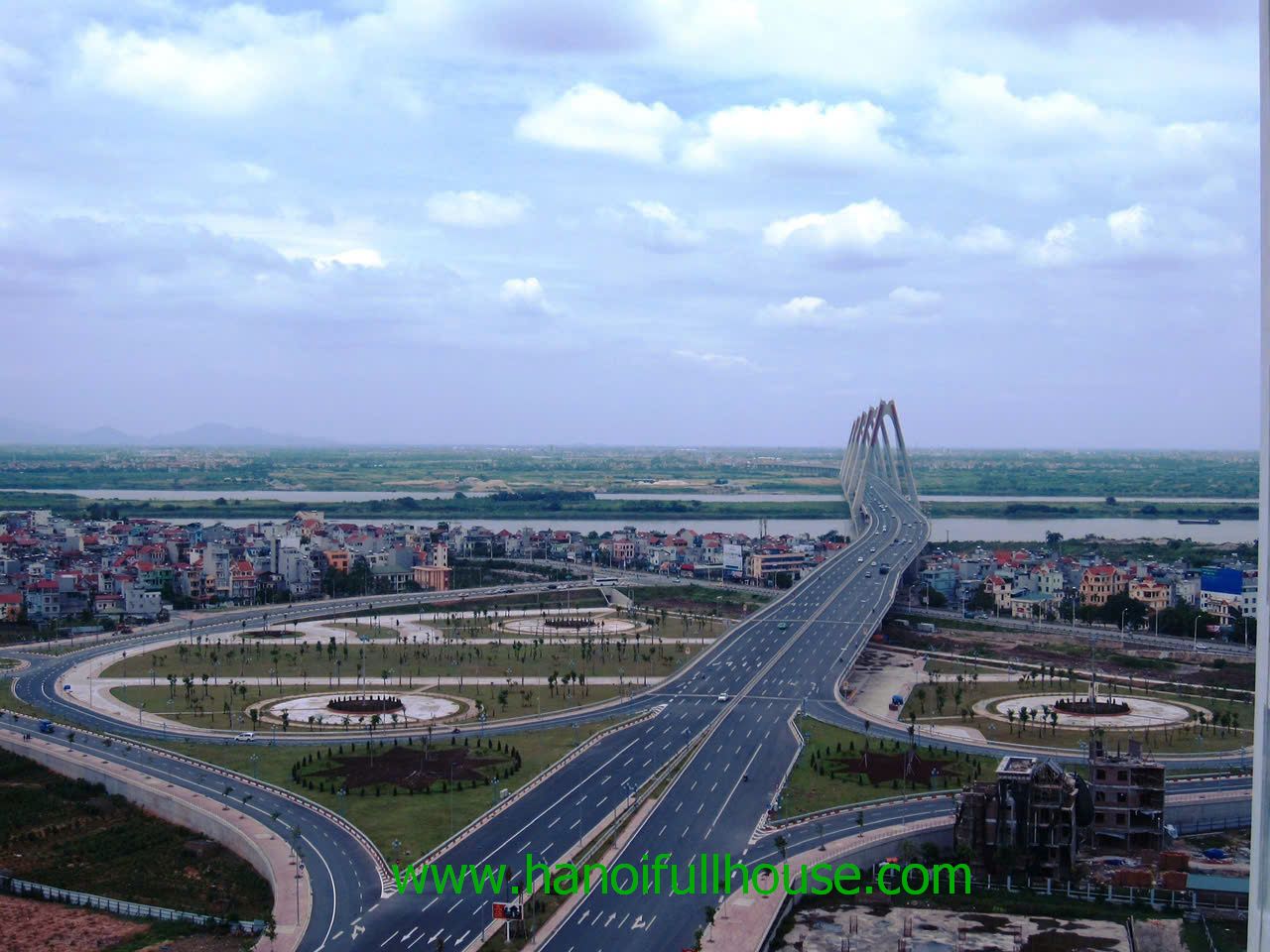 Căn hộ 3 phòng ngủ, đủ đồ, view đẹp ở tòa Vườn Đào cho thuê