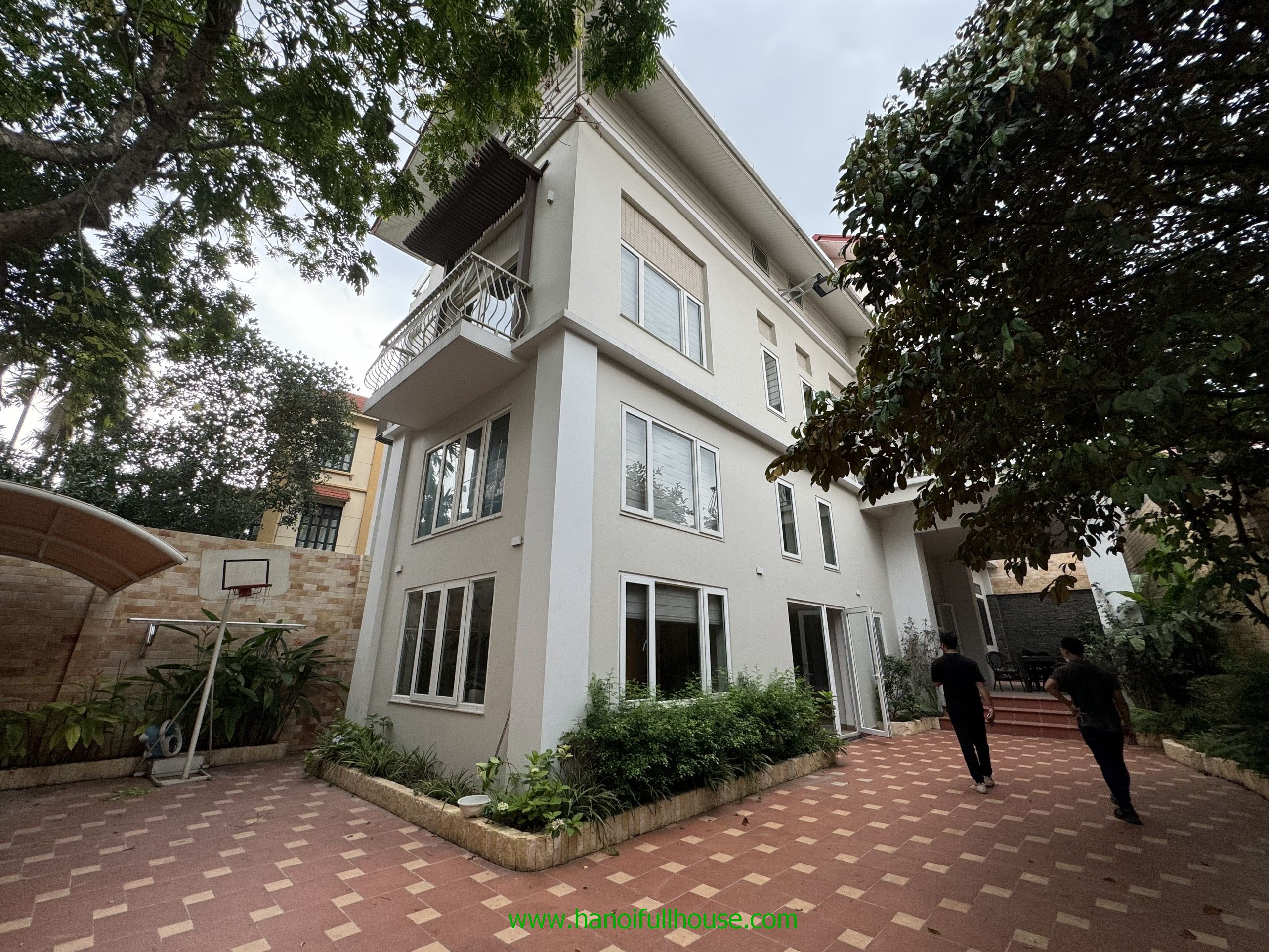 This modern villa with garden to rent in Long Bien, close to French school