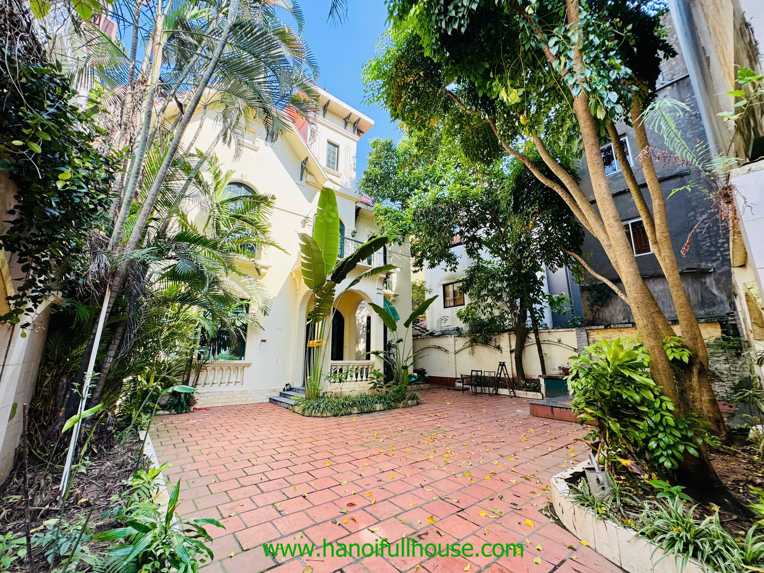 A furnished villa with garden, 4 bedrooms on To Ngoc Van str to rent.