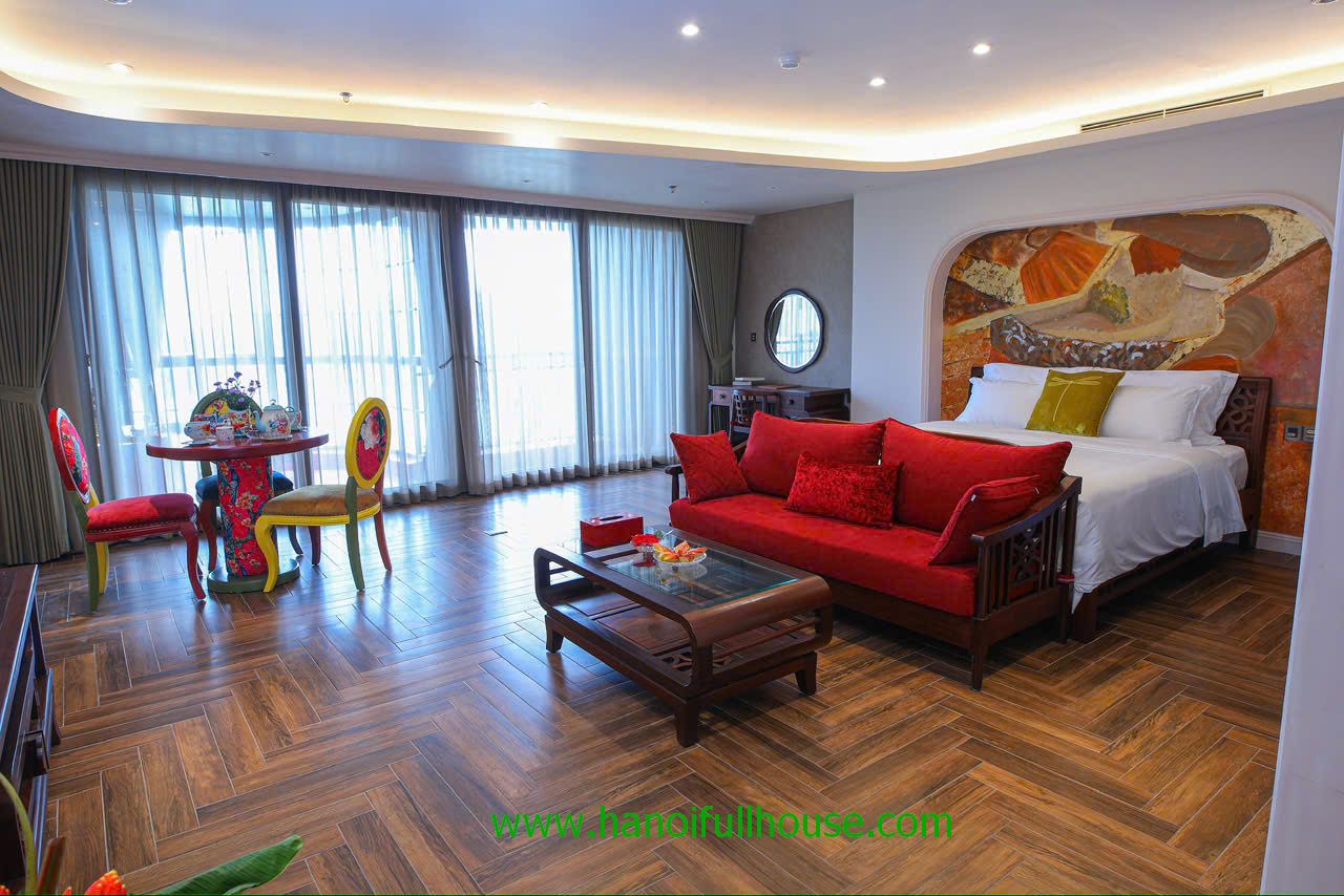 Căn hộ view hồ, 1 phòng ngủ, phong cách hiện đại ở Hoàn Kiếm cho thuê