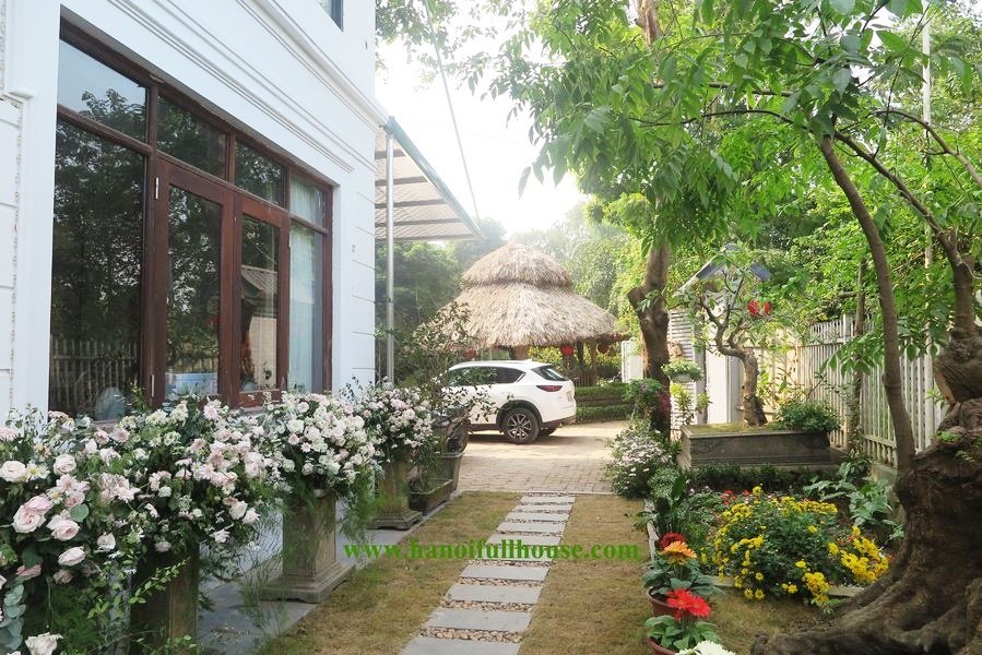 1200m2 Splended Villa with Europe  style in Tay Ho dist For Lease