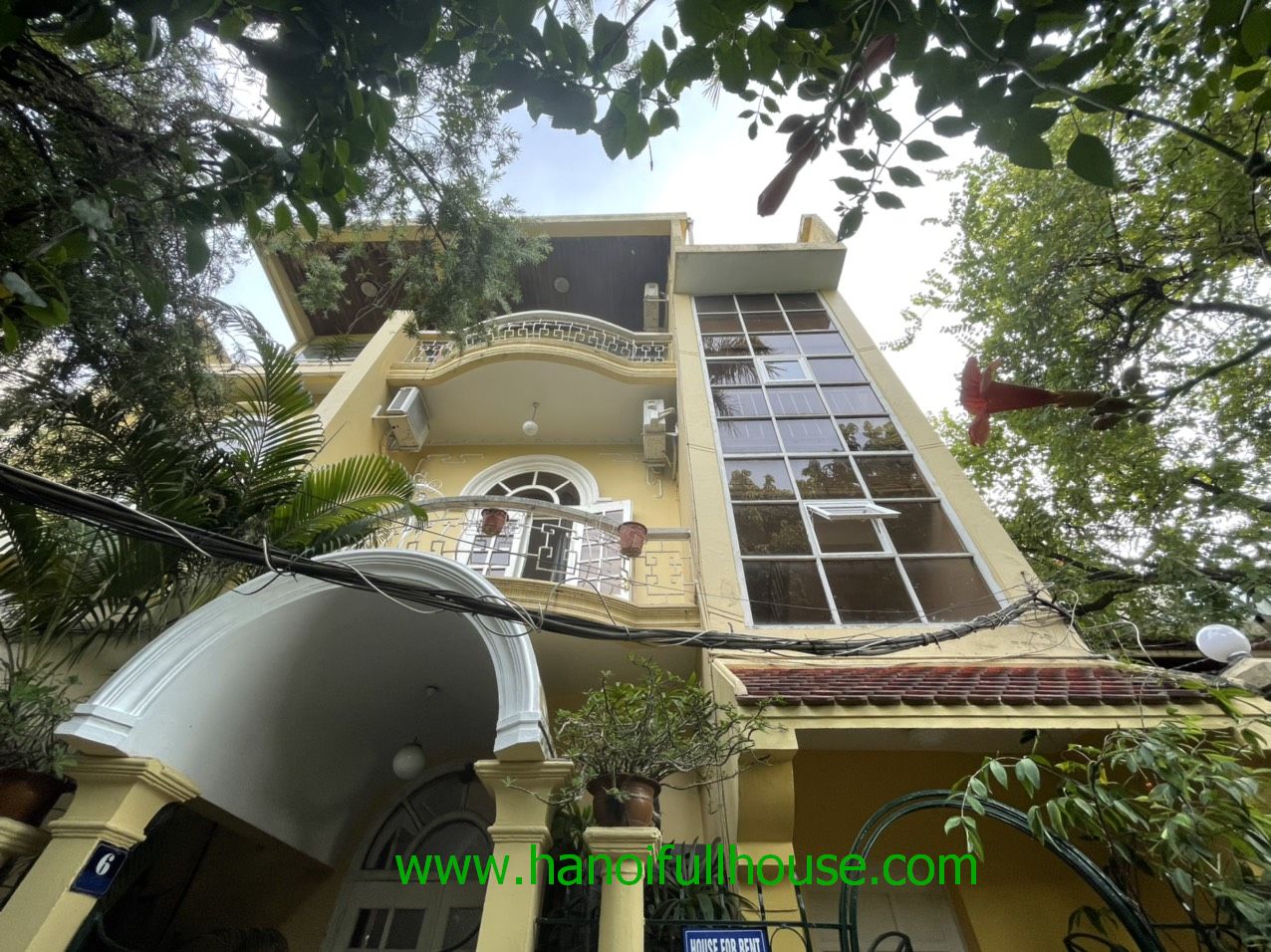 4 Bedroom house with yard garden in Tay Ho dist to rent