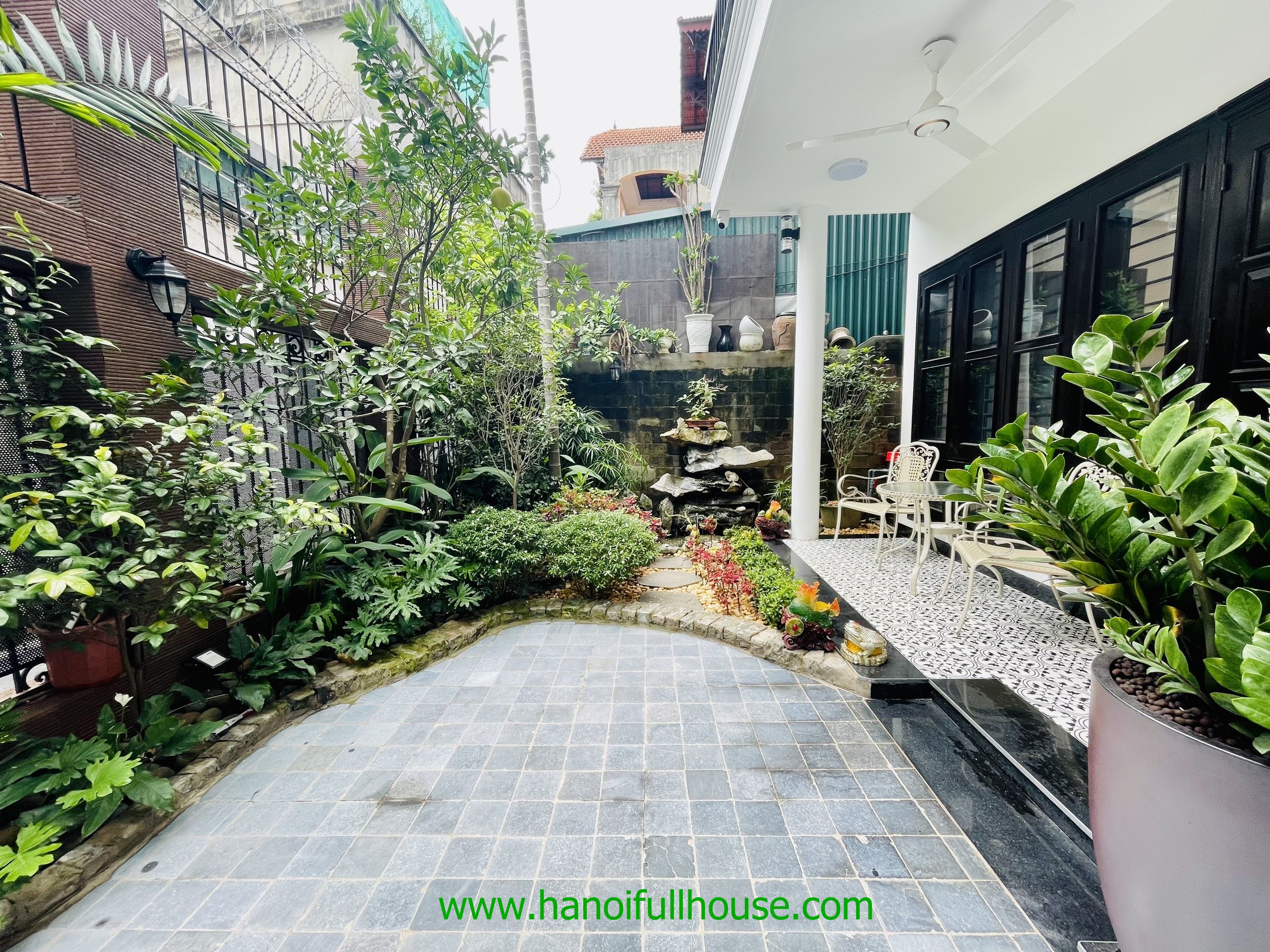 Charming house with modern style and 4 bedrooms in Tay Ho