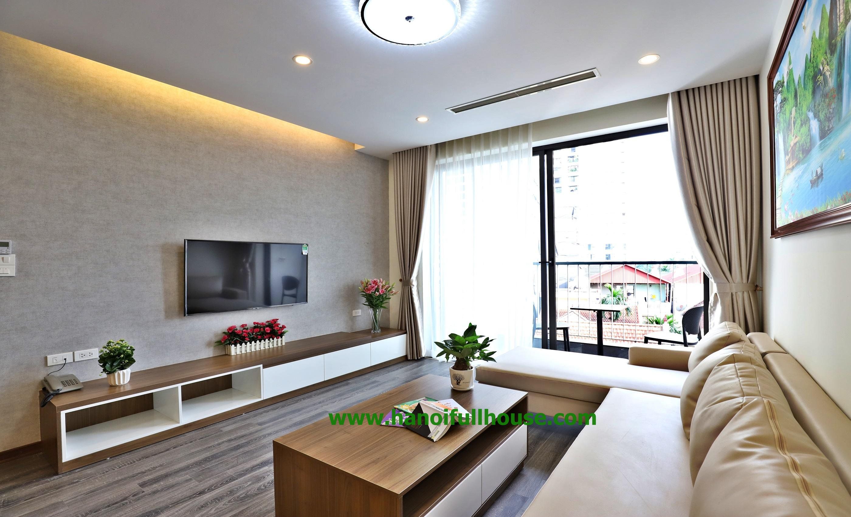 Căn hộ 1 phòng ngủ vô cùng sang trọng, hiện đại và nhiều tiện ích có sân thượng nhìn ra hồ