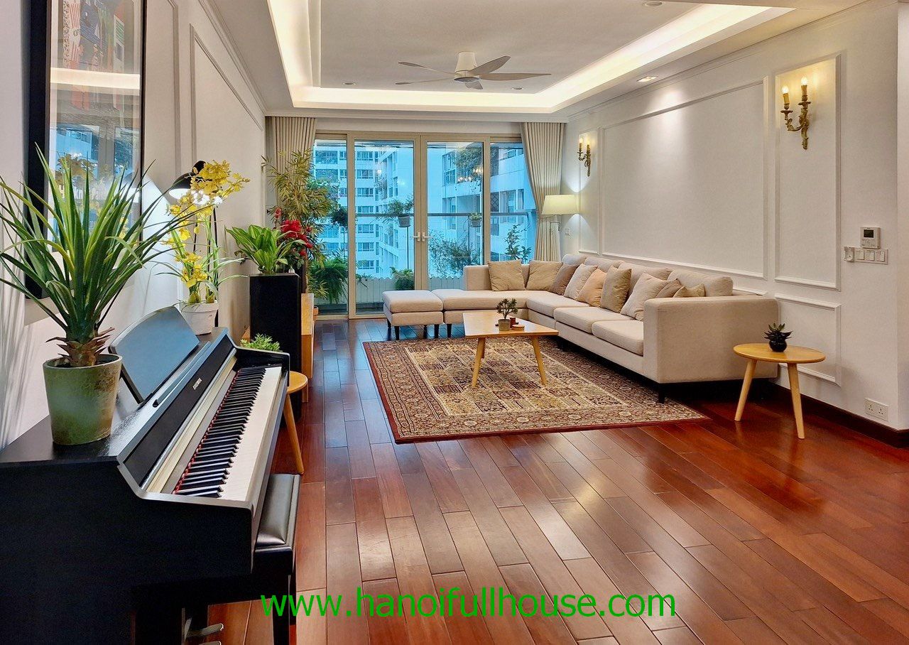 Stunning Mandarin Garden Cau Giay apartment with 3 bedrooms for rent 