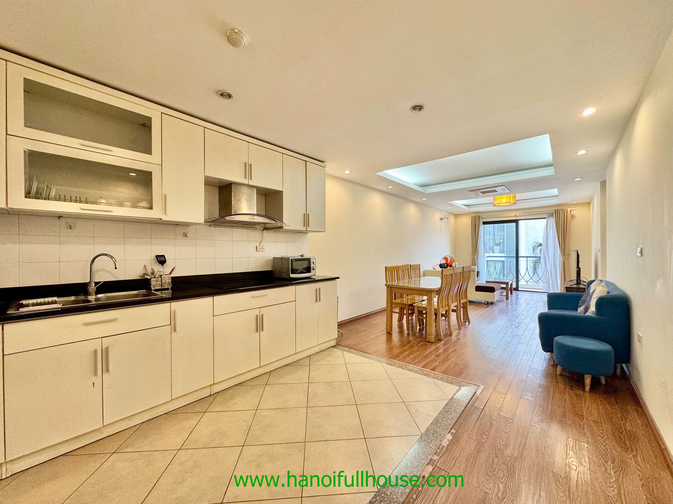 2 bedroom apartment with balcony, lots of light on Au Co str for rent