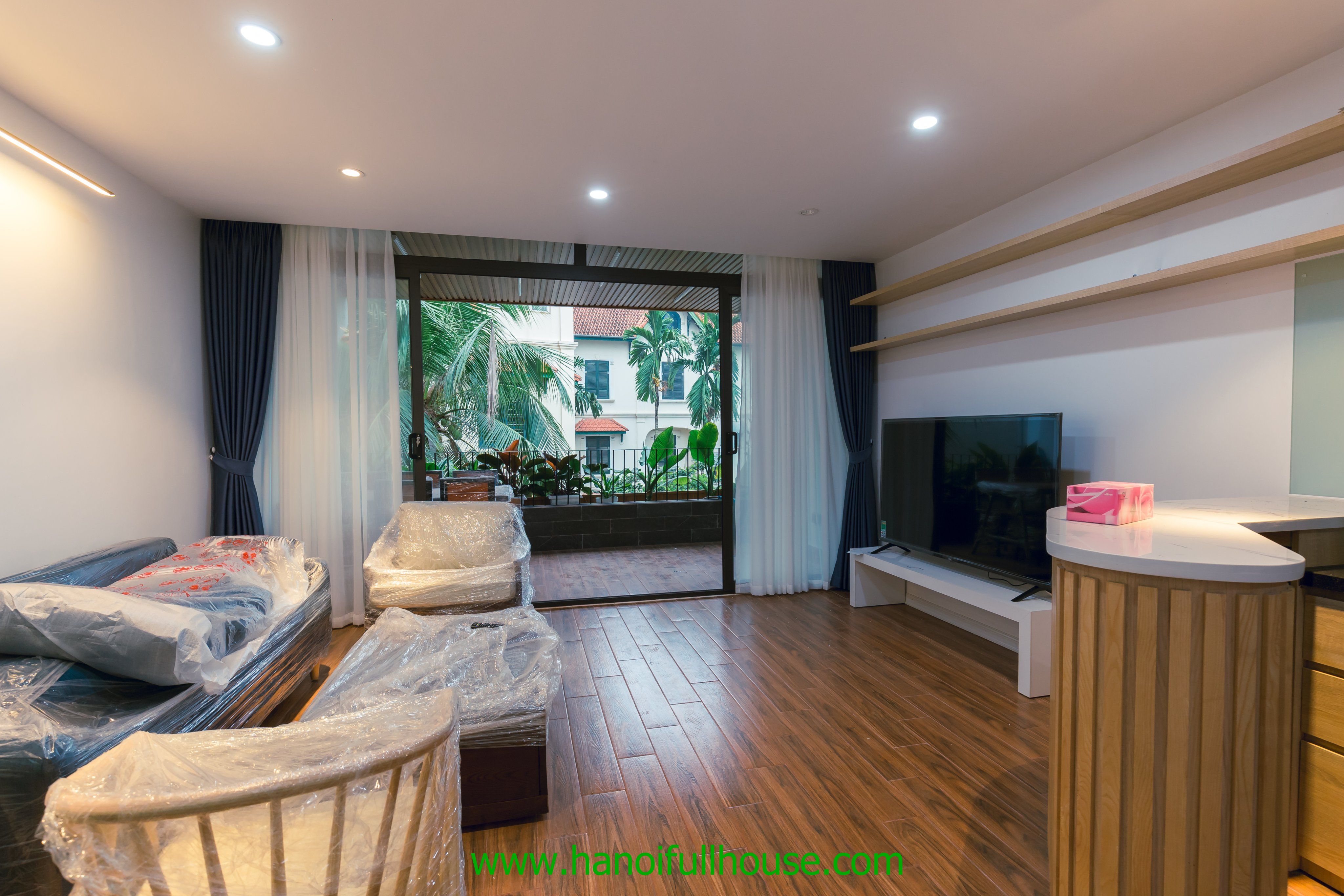 Brand new house with 2 bedrooms, fully-furnished on Xuan Dieu for rent