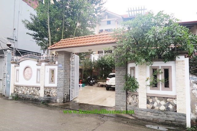 Spacious Villa to rent with garden over 300 sqm near Mipec Long Bien  