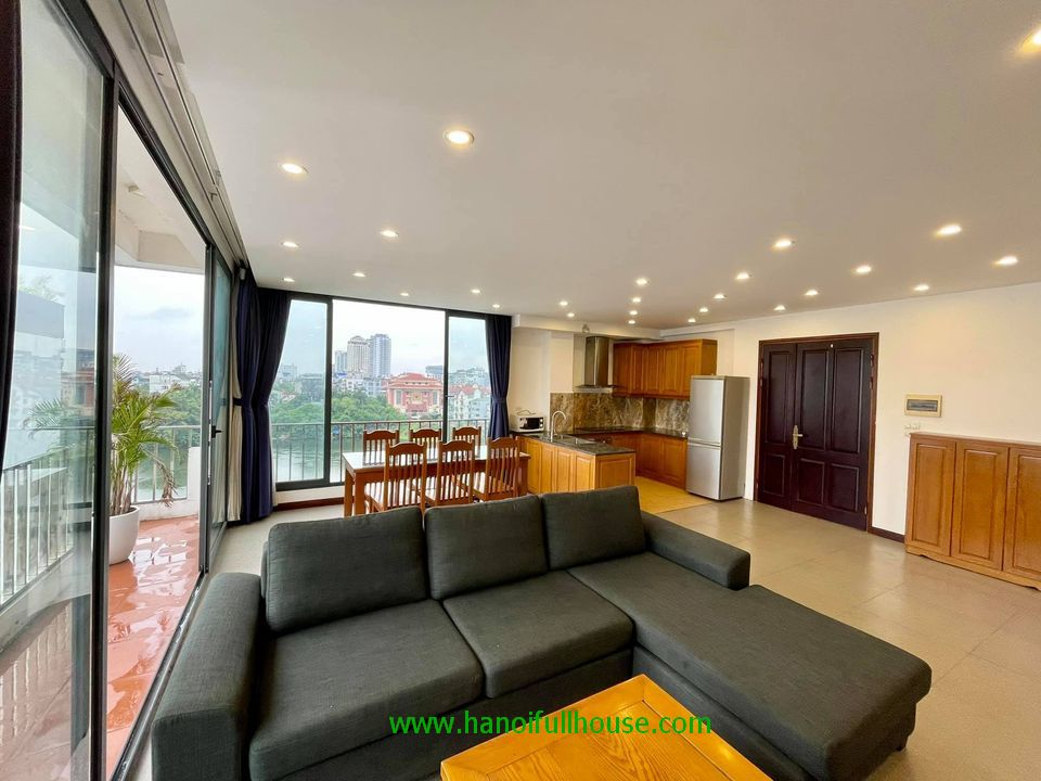 Căn hộ rộng,đẹp với view hồ, sân thượng ,ban công ở Tây Hồ cho thuê