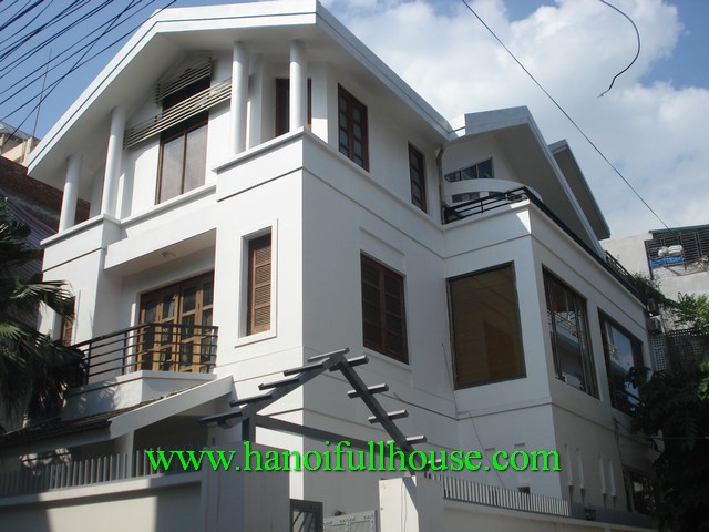 6 bedroom house with yard and garden in Tay Ho dist, Ha Noi
