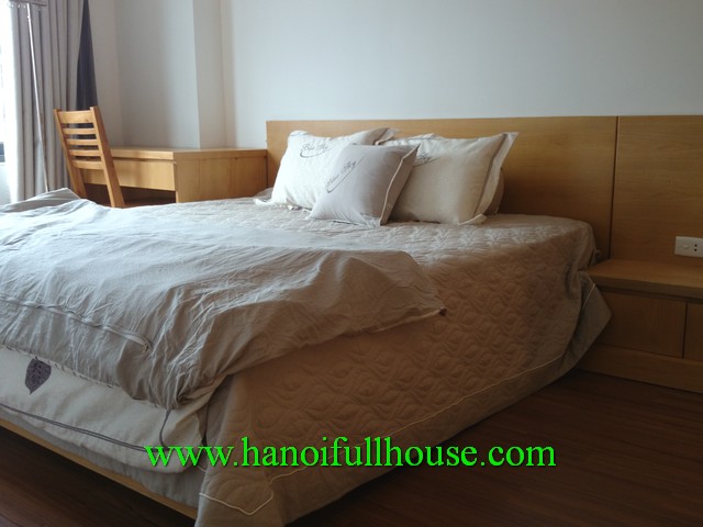 Brilliant serviced apartment with 1 bedroom, lift, wooden floor, fully furnished to rent