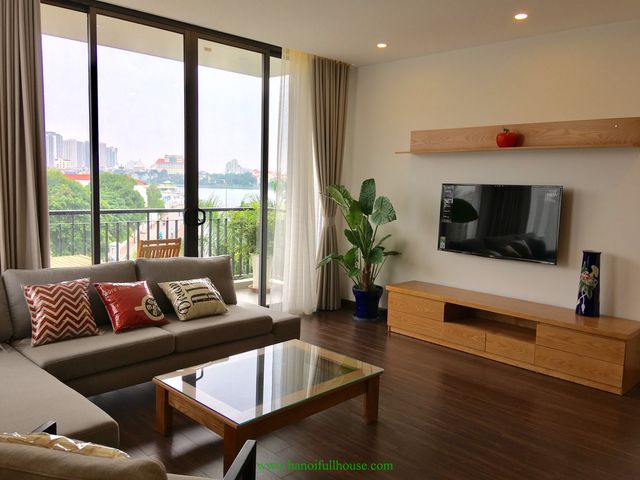 Căn hộ xinh đẹp, 2 phòng ngủ, view hồ ở Tây Hồ cho thuê