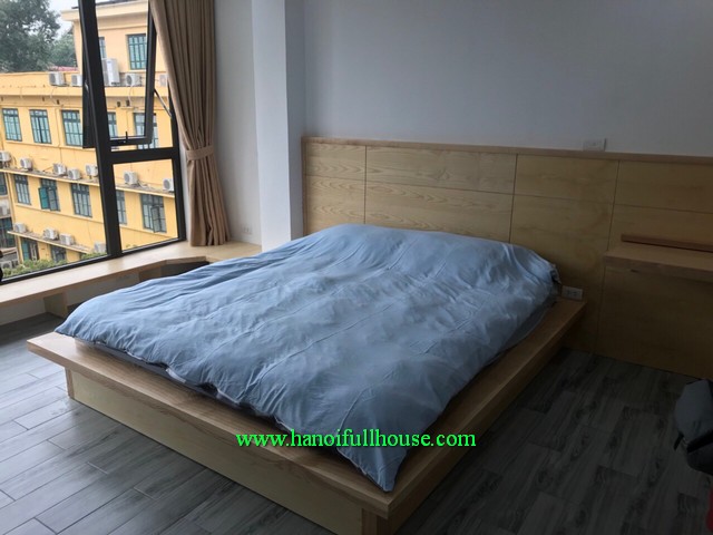 Big window & lots of light cheap serviced apartment to rent in Hoan Kiem, Ha Noi