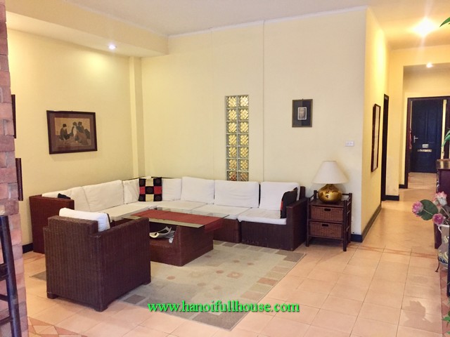 Balcony apartment has 1 bedroom for rent in Ba Dinh dist, Ha Noi. Its close to Truc Bach lake