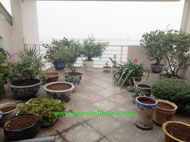 Lake view, 3 bedroom house for rent in Tay Ho, Ha Noi