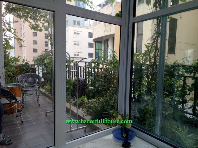 Balcony, lots of light serviced apartment with 1 bedroom, nicely furnished in Dong Da dist