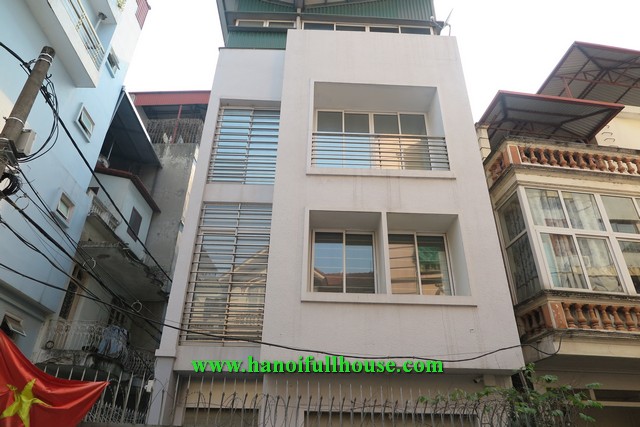 Căn nhà tuyệt đẹp với nội thất sang trọng tại Lạc Long Quân, Tây Hồ, Hà Nội cần cho thuê gấp.