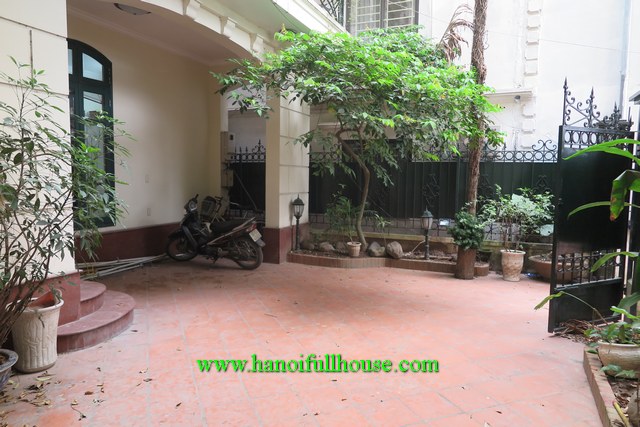 Furnished house for rent in Tay Ho. 6 bedrooms, en-suite 6 bathrooms, a big courtyard